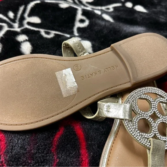 Kelly & Katie Gold Sandals - Picture 4 of 4